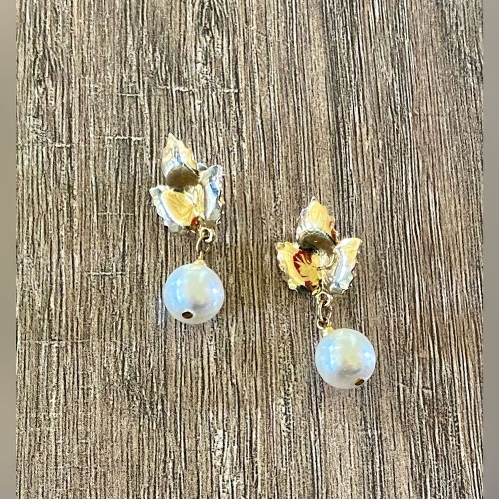 Women’s vintage metal and faux pearl dangle earrings, white with gold color leaf